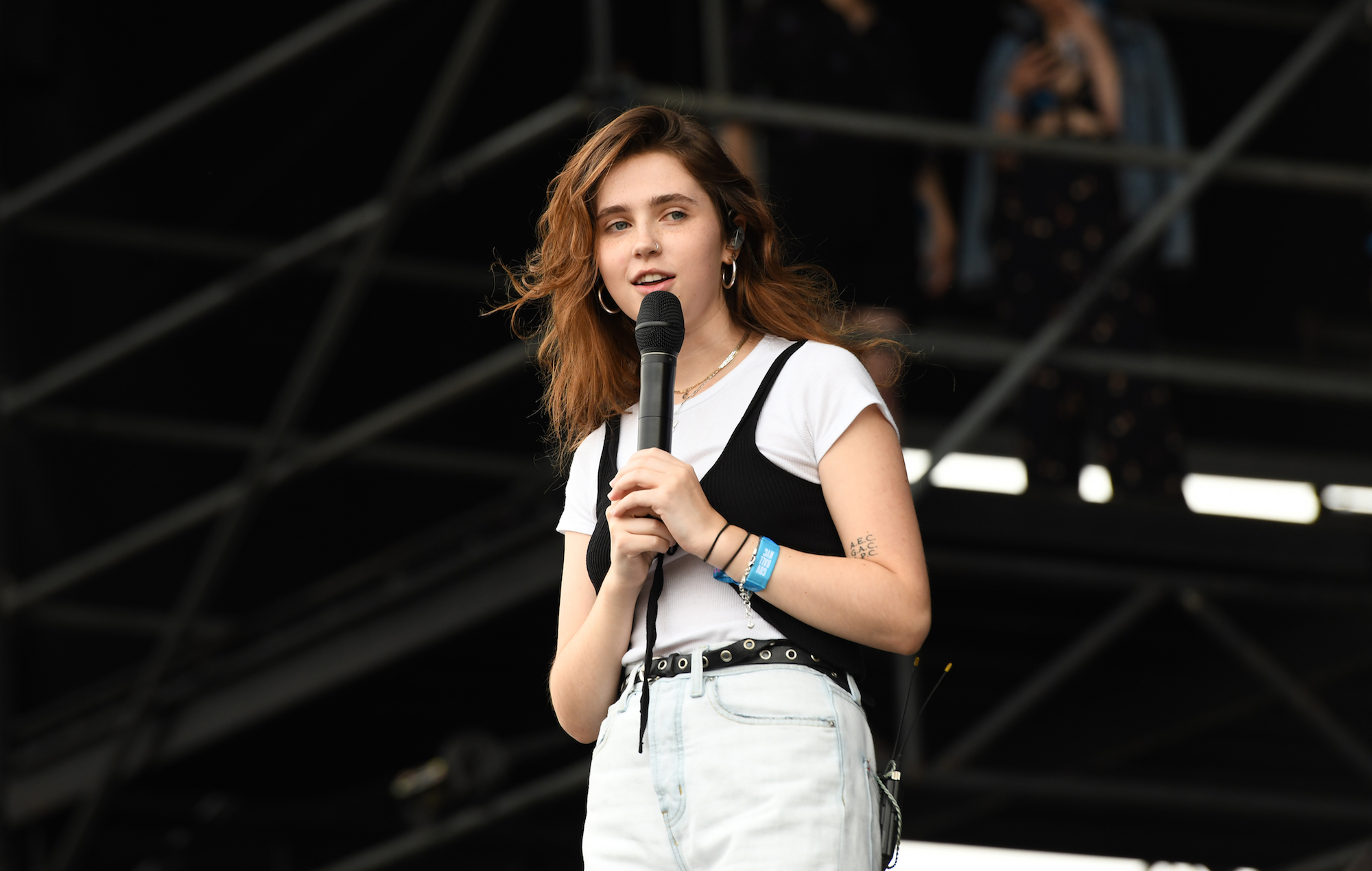 Clairo Singer 2021 Wallpapers