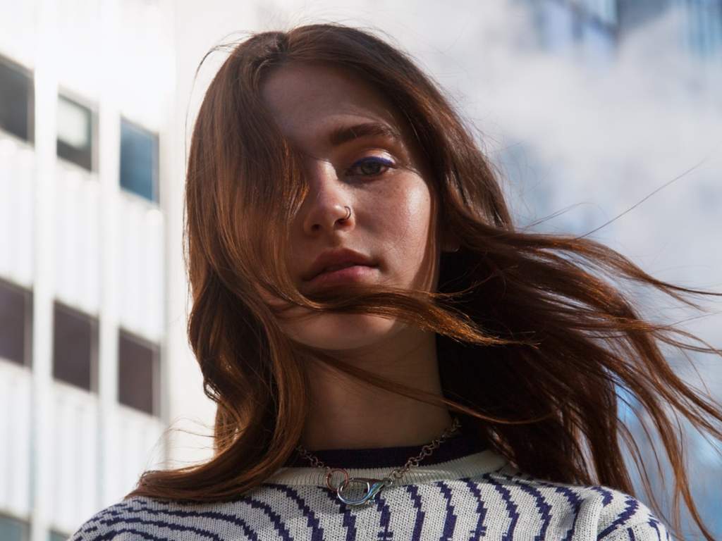 Clairo Singer 2021 Wallpapers