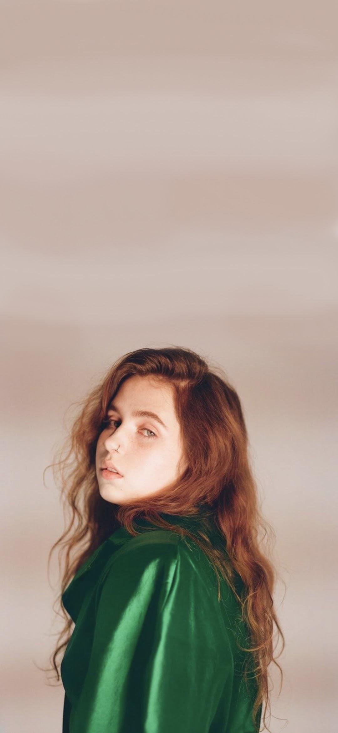 Clairo Singer 2021 Wallpapers