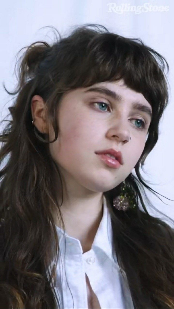 Clairo Singer 2021 Wallpapers