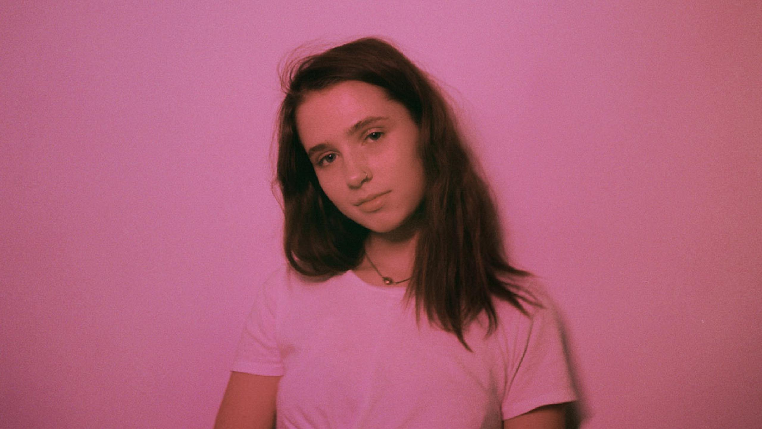 Clairo Singer 2021 Wallpapers