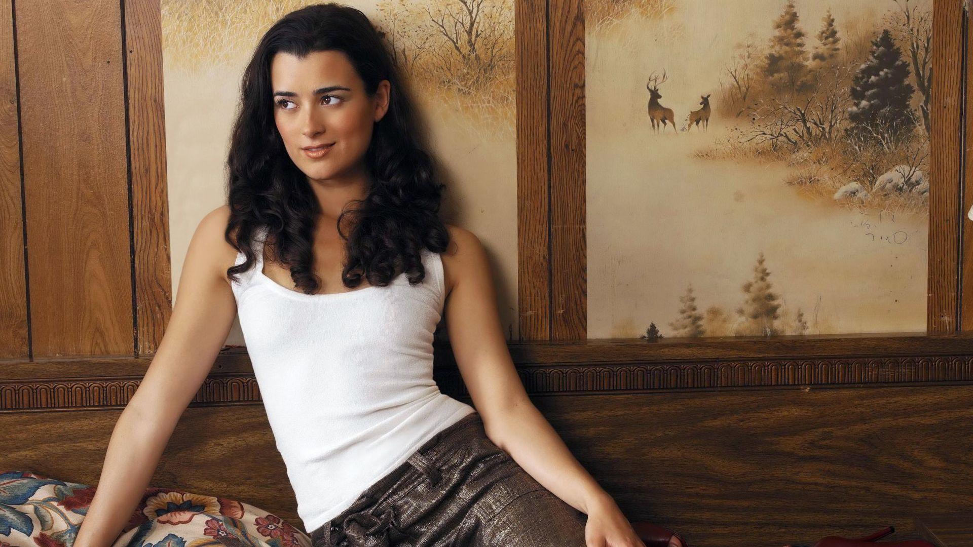 Cote de Pablo Wallpapers