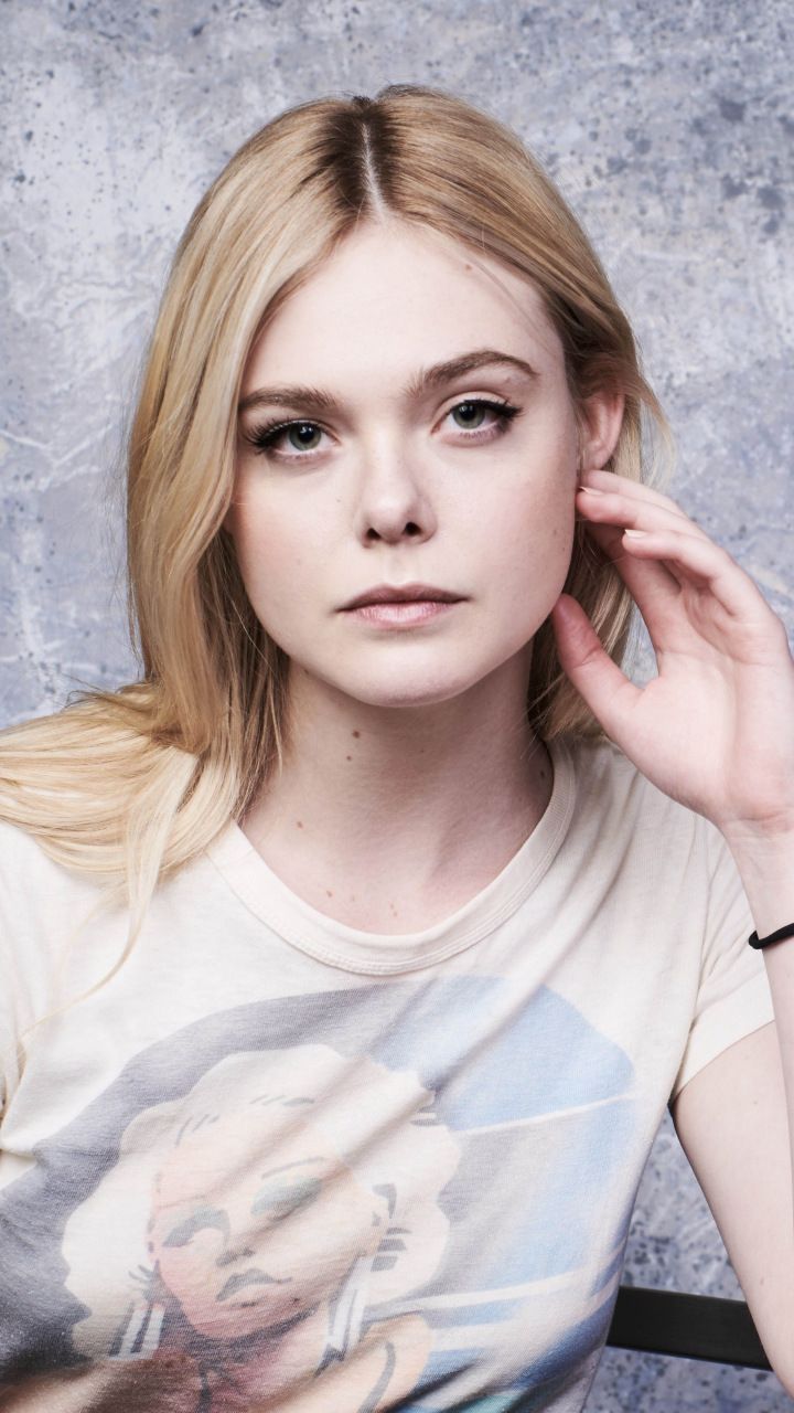 Cute Blonde Elle Fanning Wallpapers