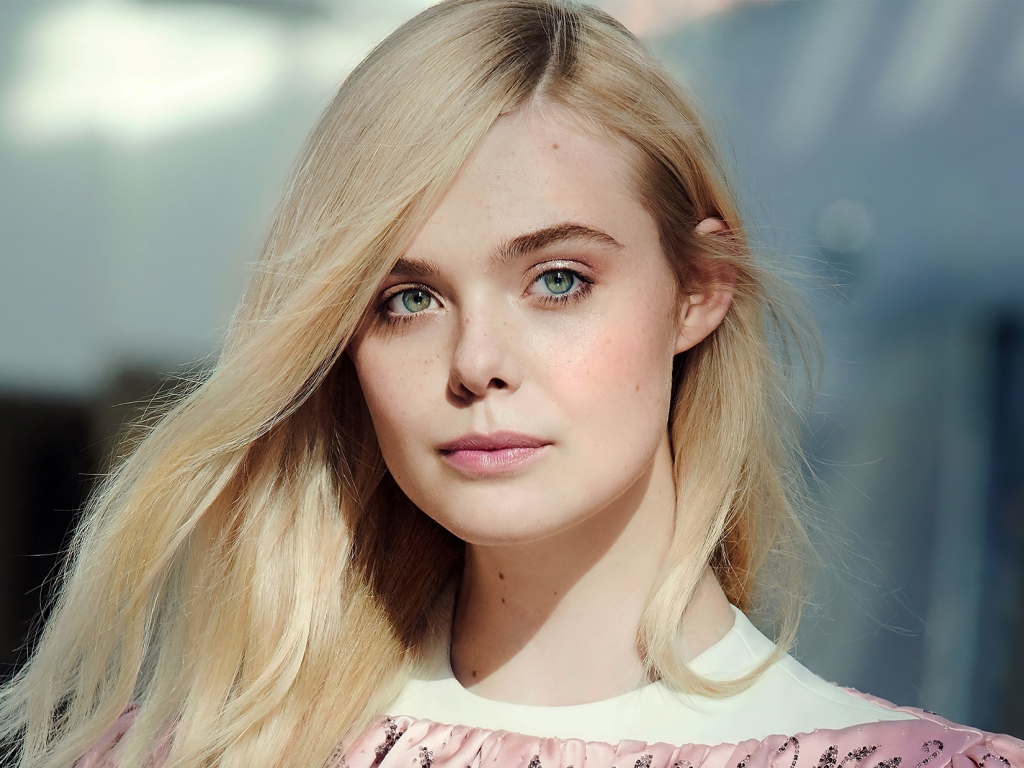 Cute Blonde Elle Fanning Wallpapers