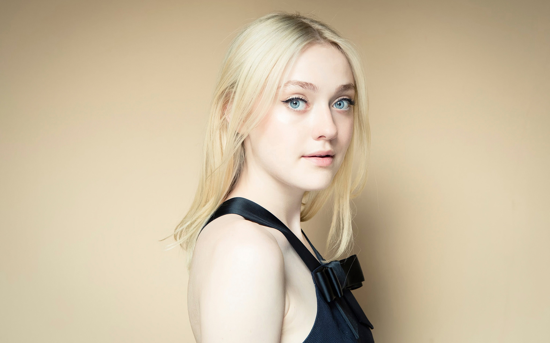 Cute Dakota Fanning Wallpapers