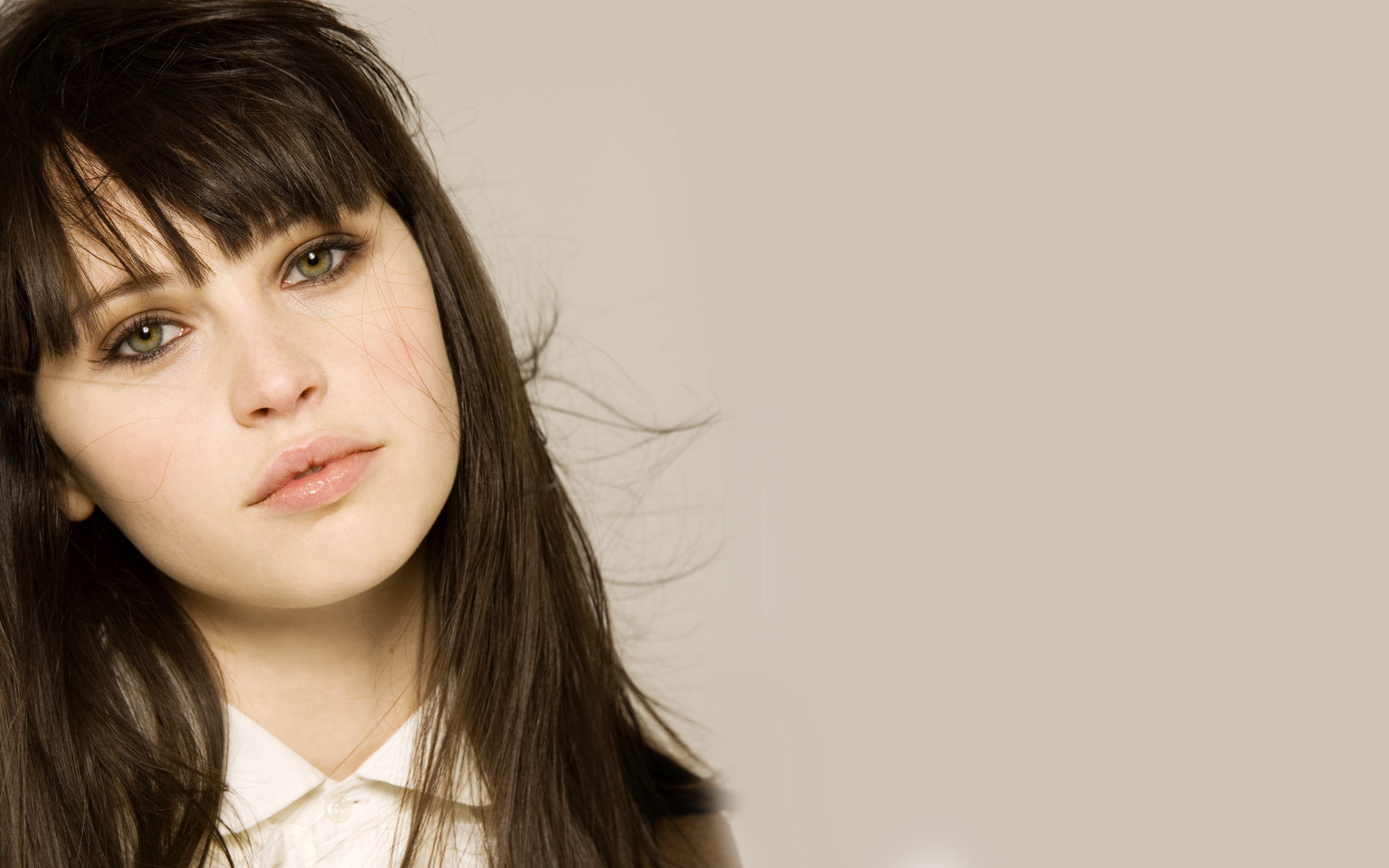 Cute Felicity Jones Wallpapers