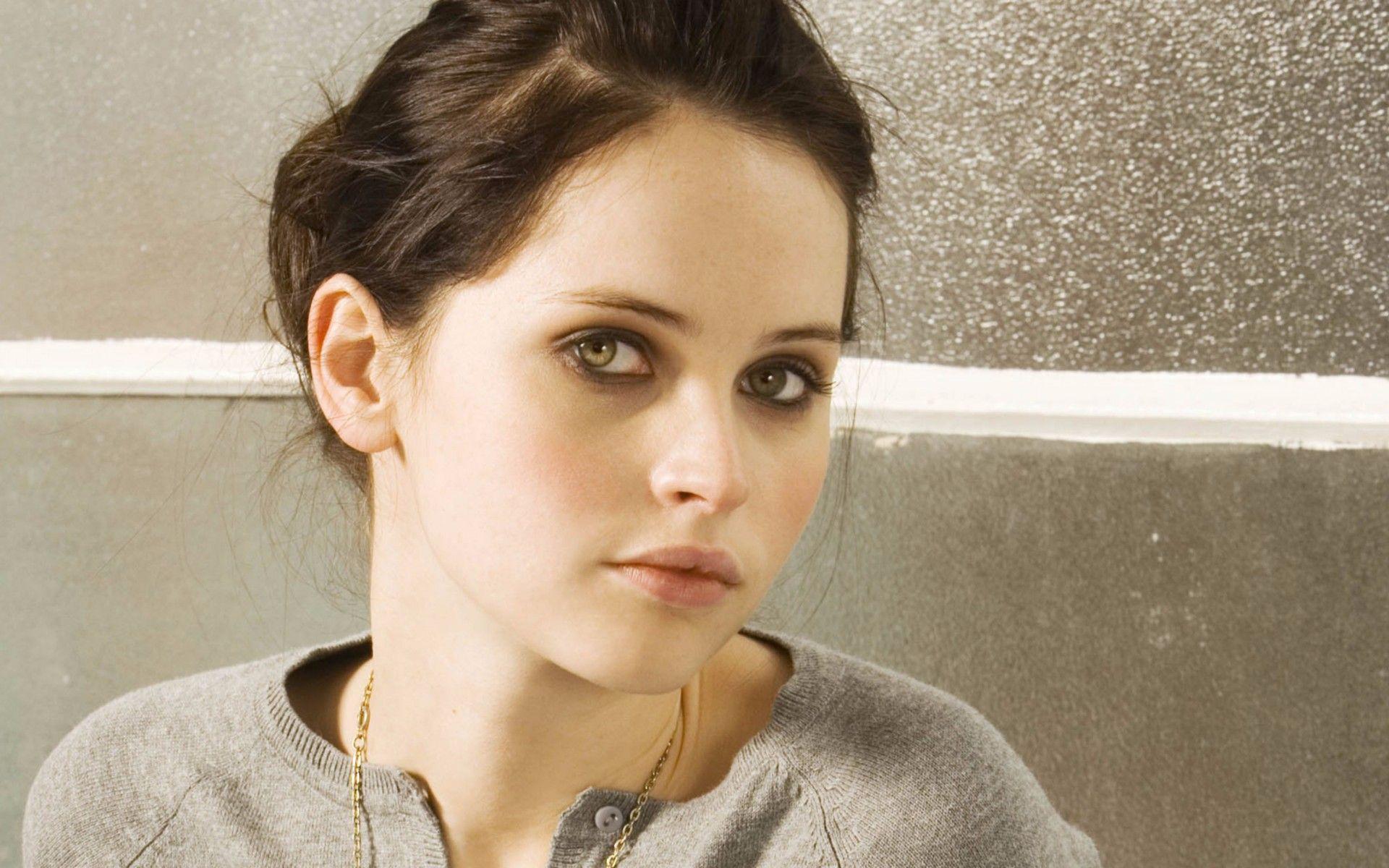 Cute Felicity Jones Wallpapers