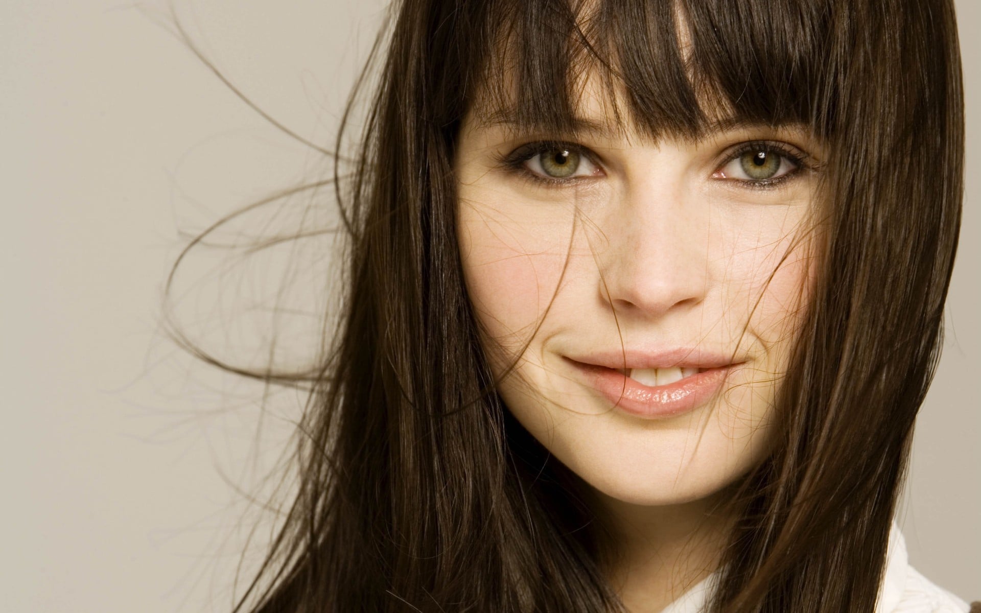 Cute Felicity Jones Wallpapers