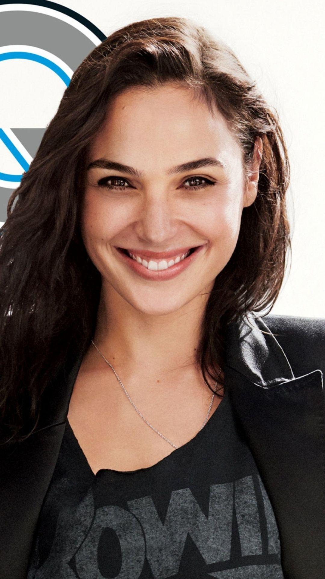 Cute Gal Gadot Smiling Wallpapers