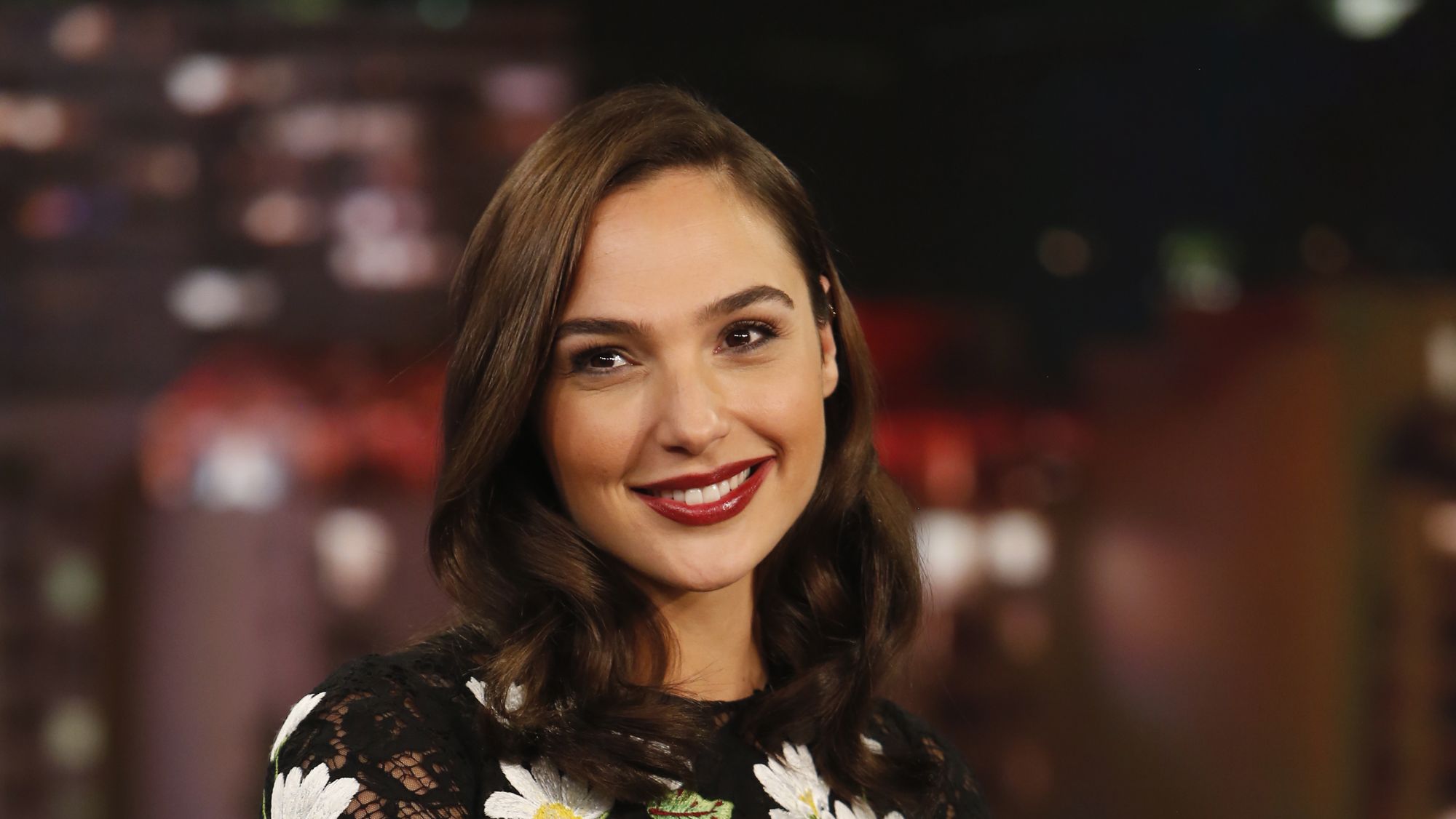 Cute Gal Gadot Smiling Wallpapers