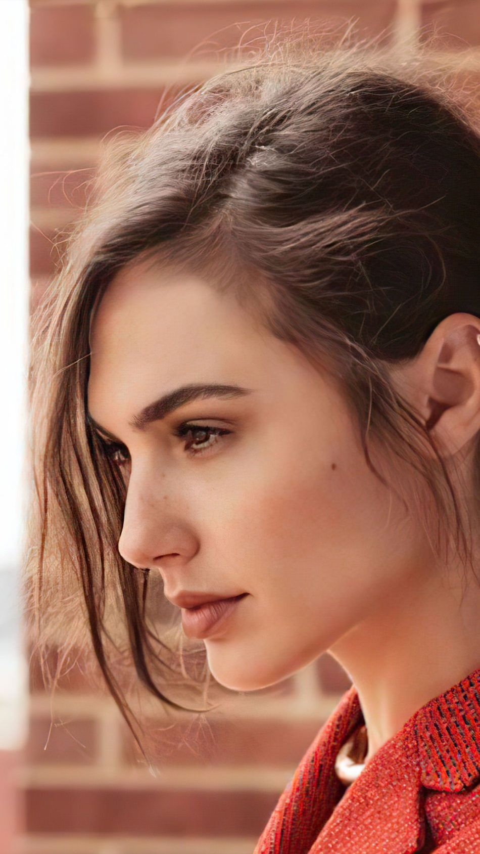 Cute Gal Gadot Smiling Wallpapers