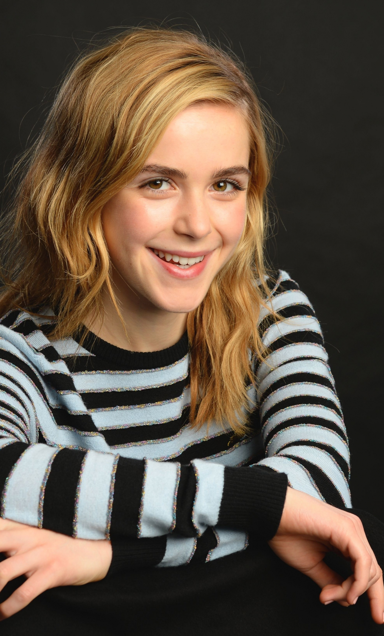 Cute Kiernan Shipka Actress Photoshoot Wallpapers