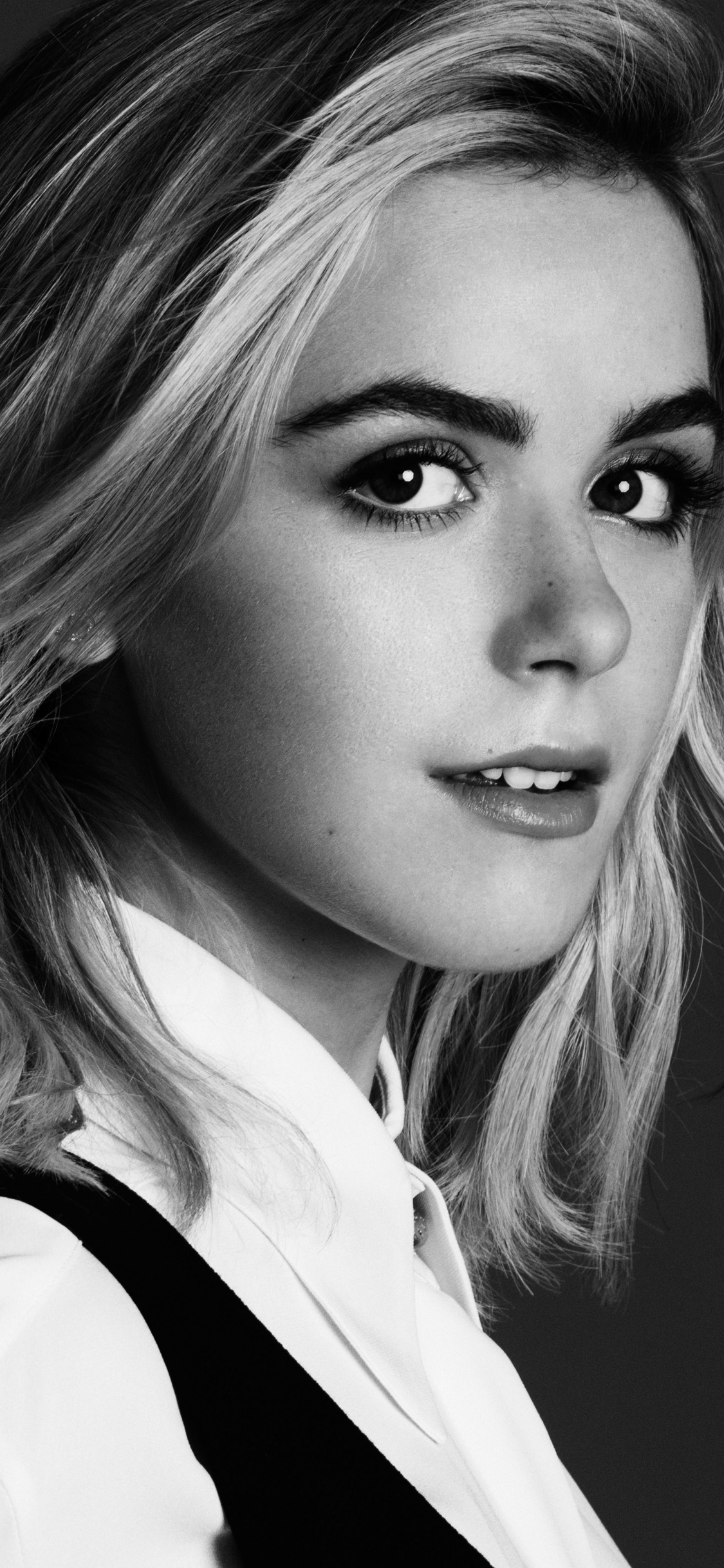 Cute Kiernan Shipka Actress Photoshoot Wallpapers