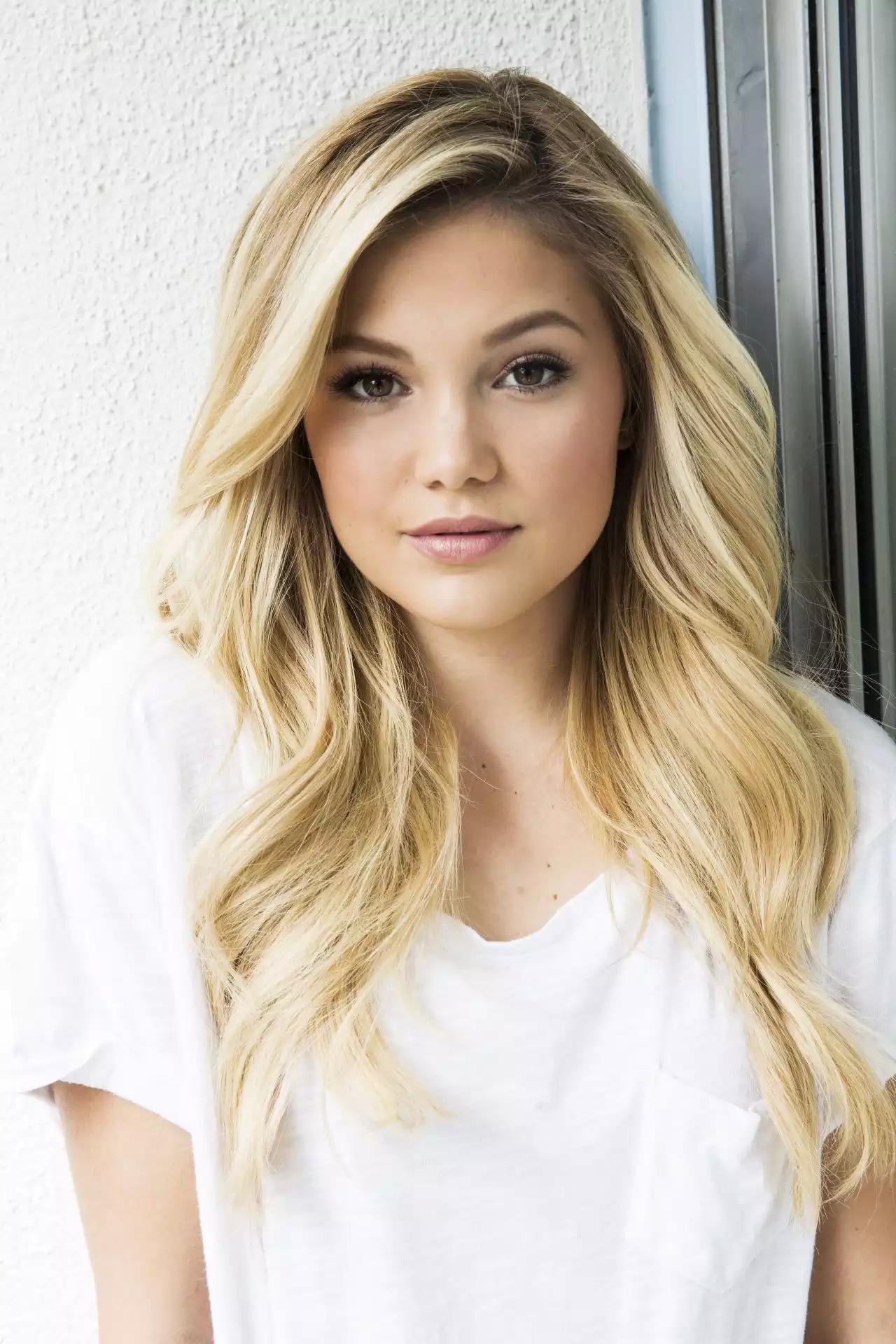 Cute Olivia Holt Wallpapers