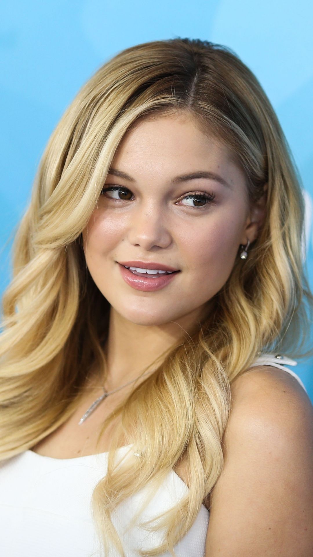 Cute Olivia Holt Wallpapers