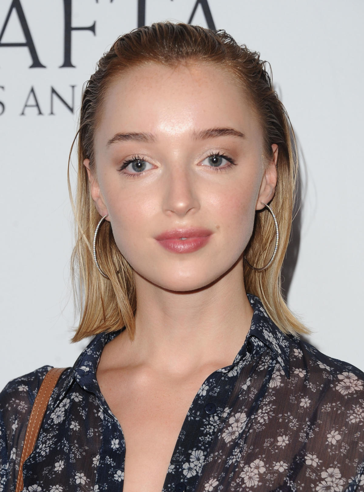 Cute Phoebe Dynevor Wallpapers