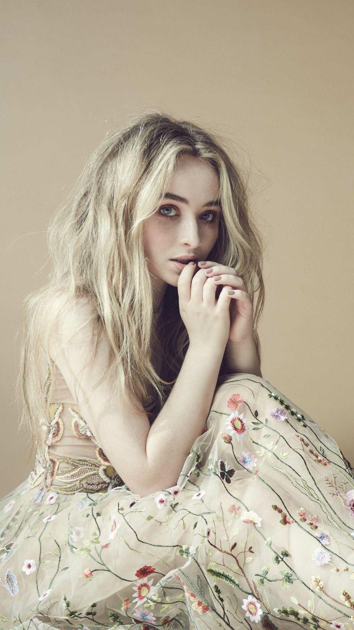 Cute Sabrina Carpenter 2017 Wallpapers