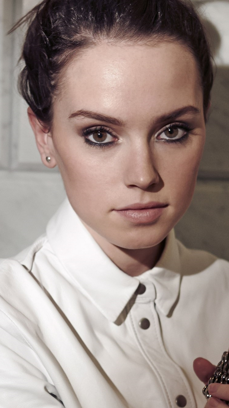 Daisy Ridley Brown Eyes And Face Wallpapers