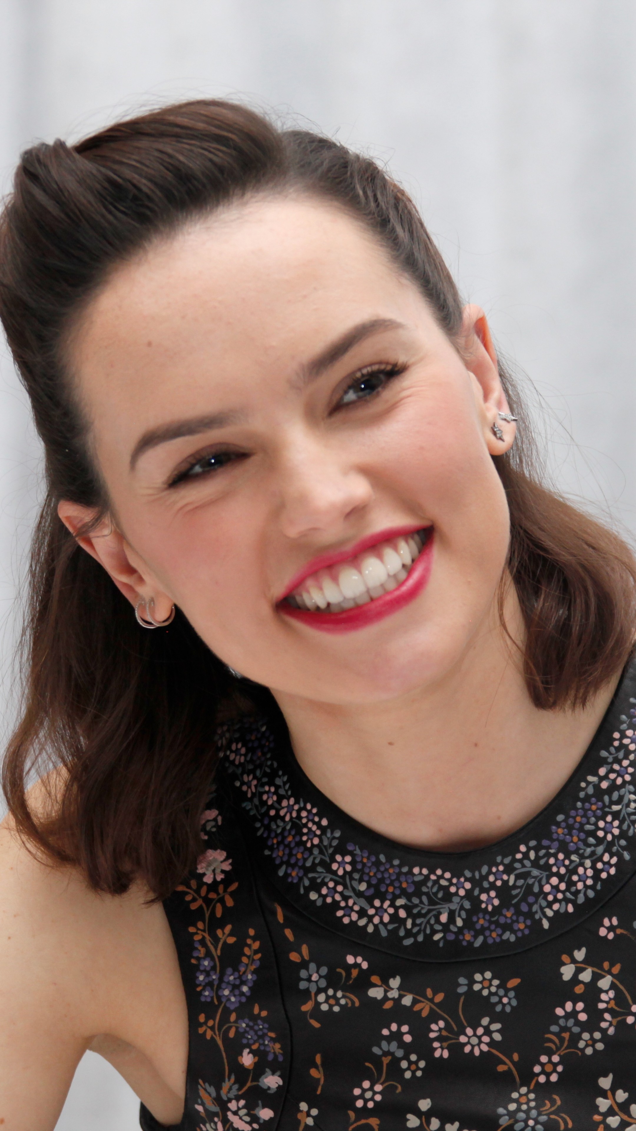 Daisy Ridley Face Wallpapers