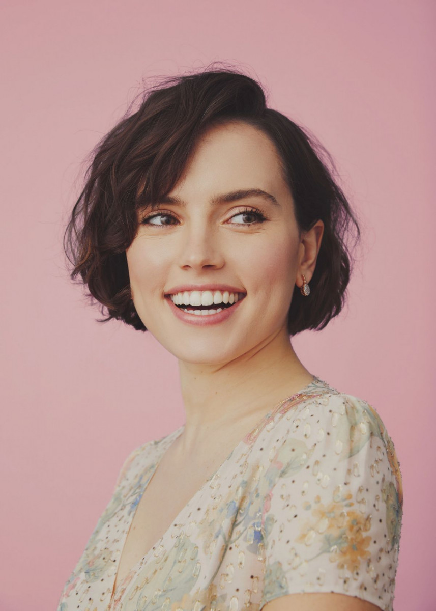 Daisy Ridley Smile Wallpapers