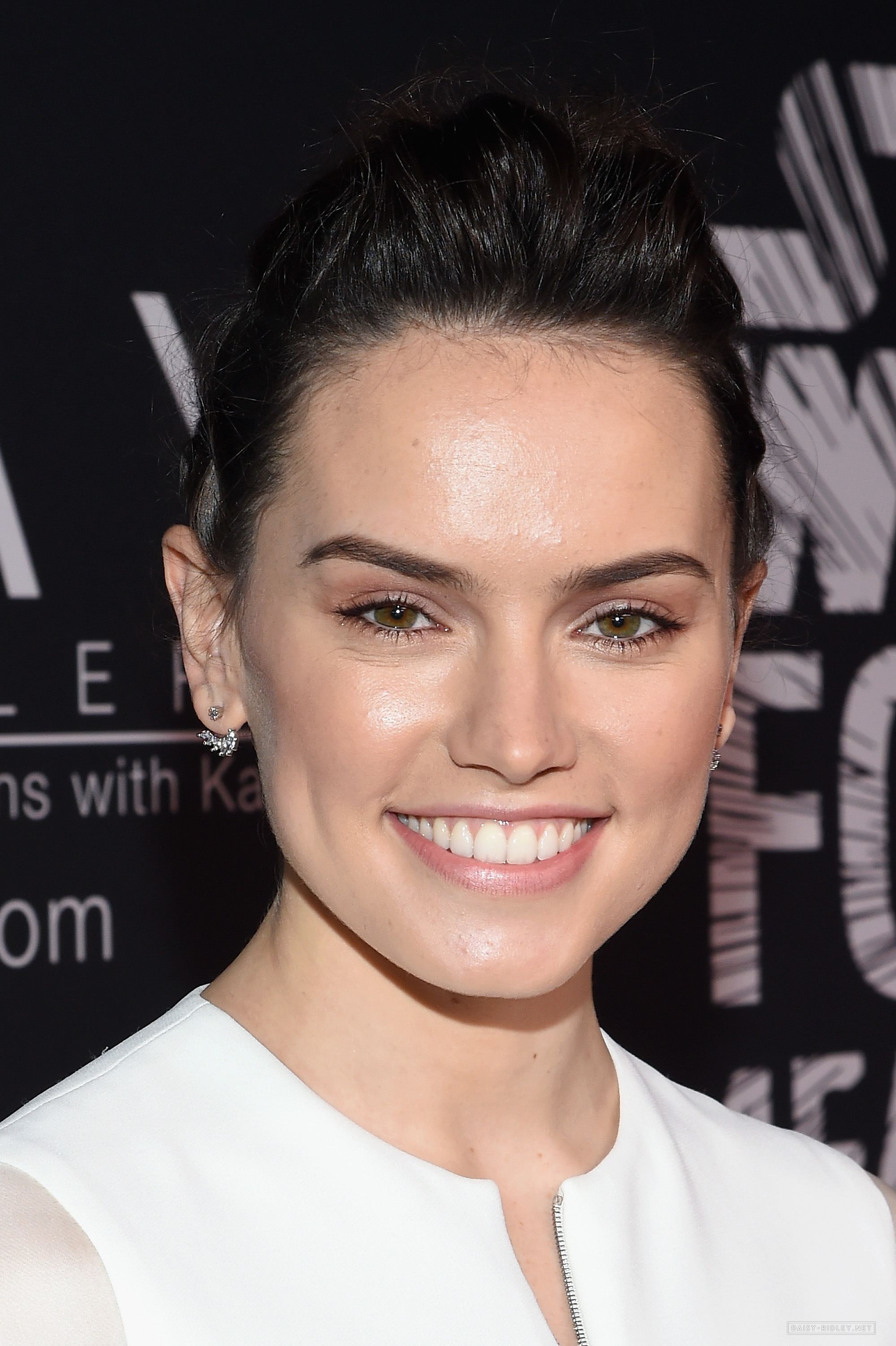 Daisy Ridley Smile Wallpapers