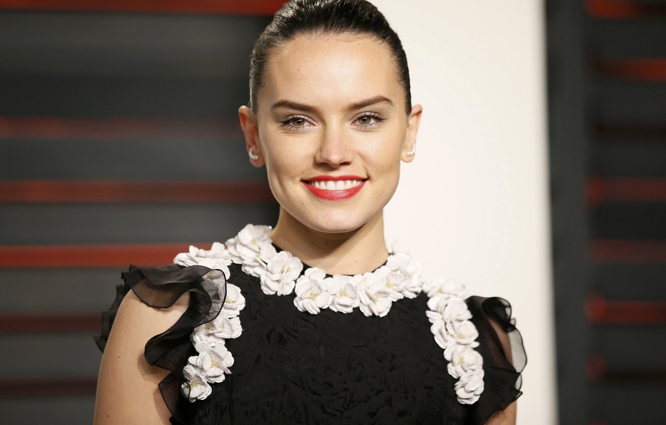 Daisy Ridley Smile Wallpapers