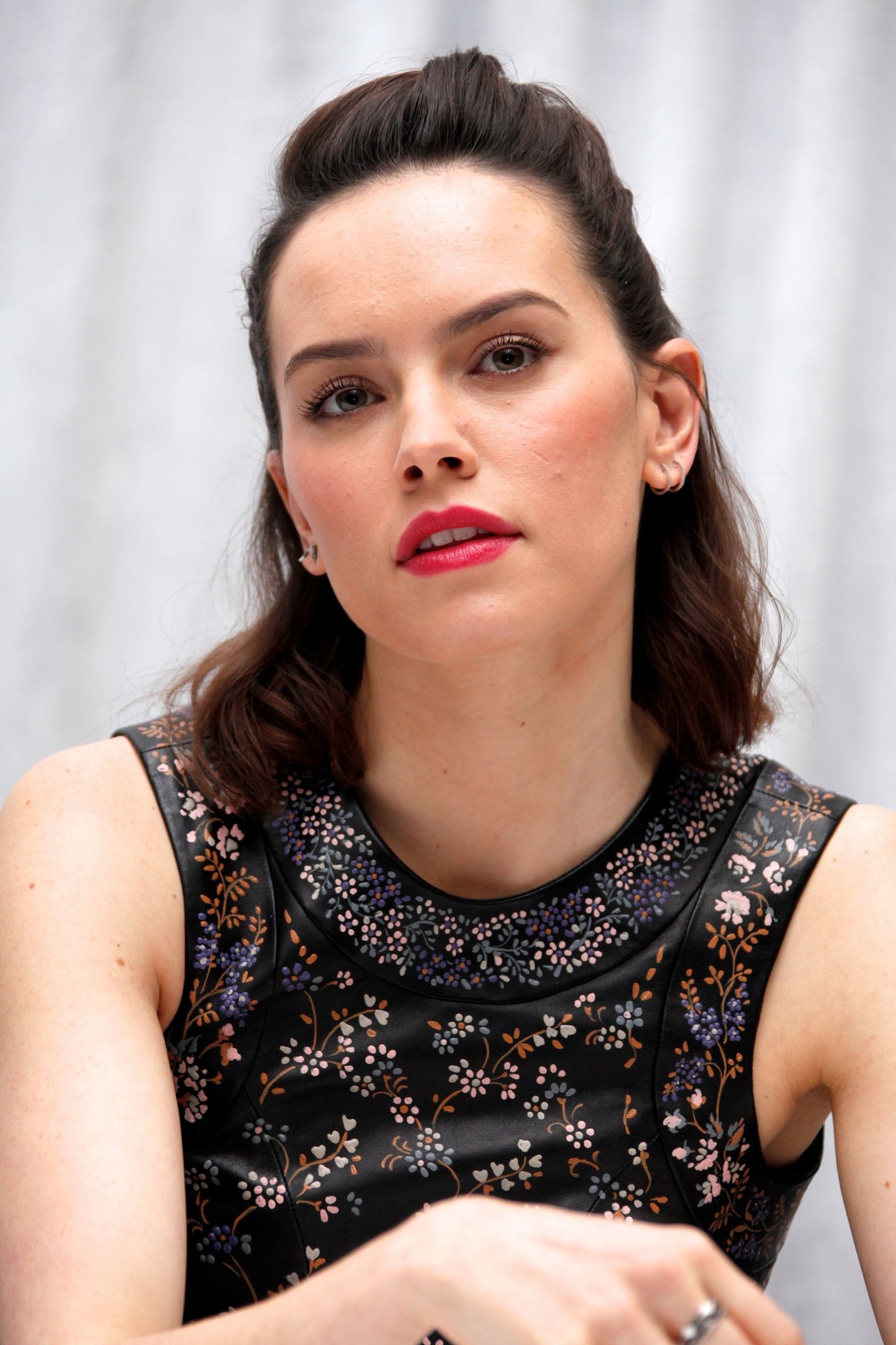 Daisy Ridley Smile Wallpapers