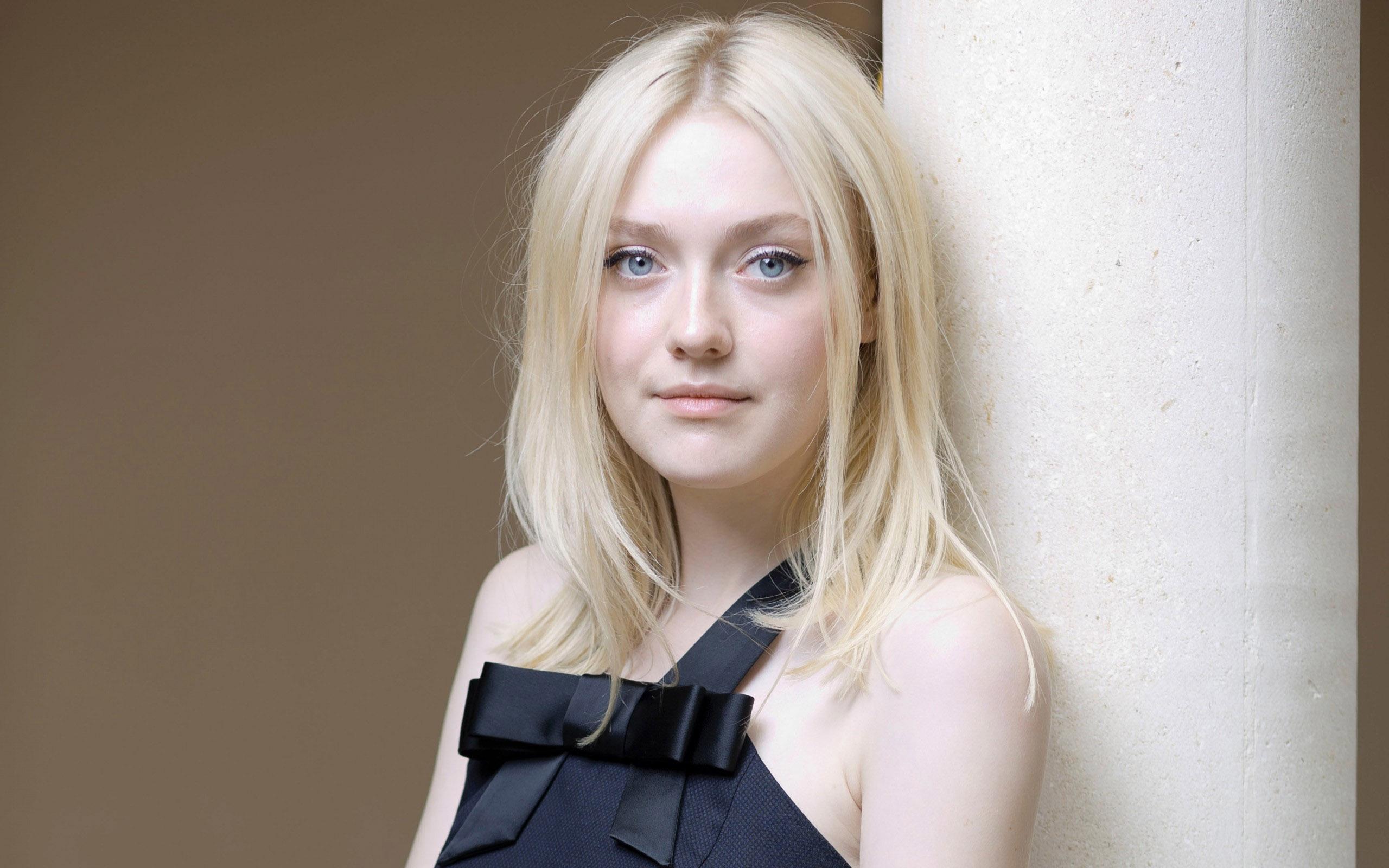 Dakota Fanning Vogue Photoshoot 2018 Wallpapers