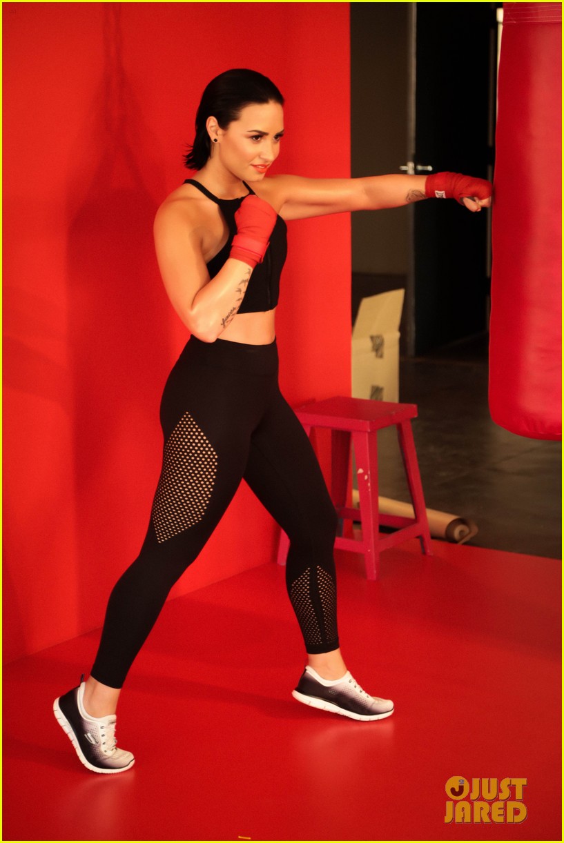 Demi Lovato Singer Fitness Wallpapers