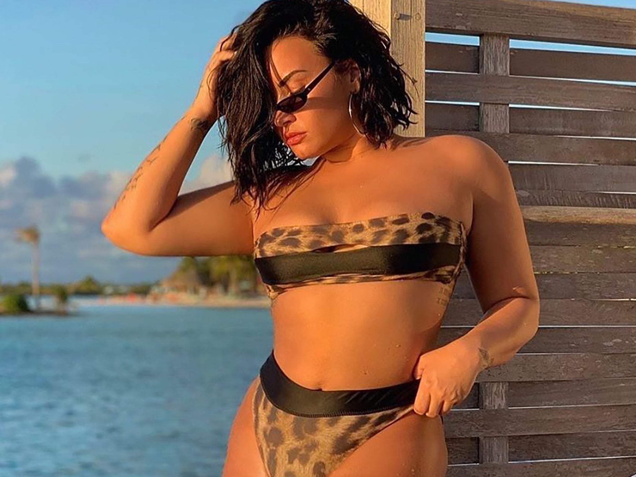 Demi Lovato Swimsuit Wallpapers