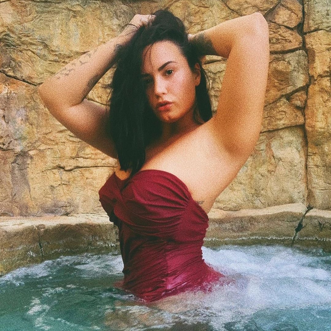 Demi Lovato Swimsuit Wallpapers