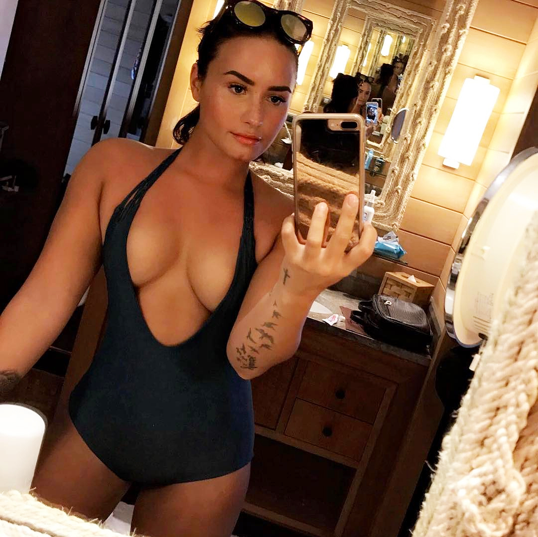 Demi Lovato Swimsuit Wallpapers