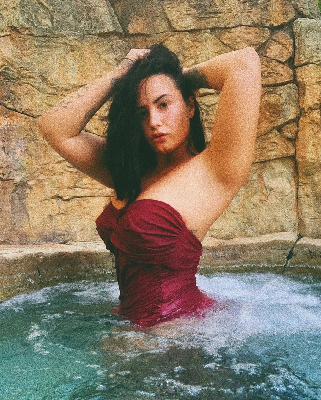 Demi Lovato Swimsuit Photoshoot Wallpapers