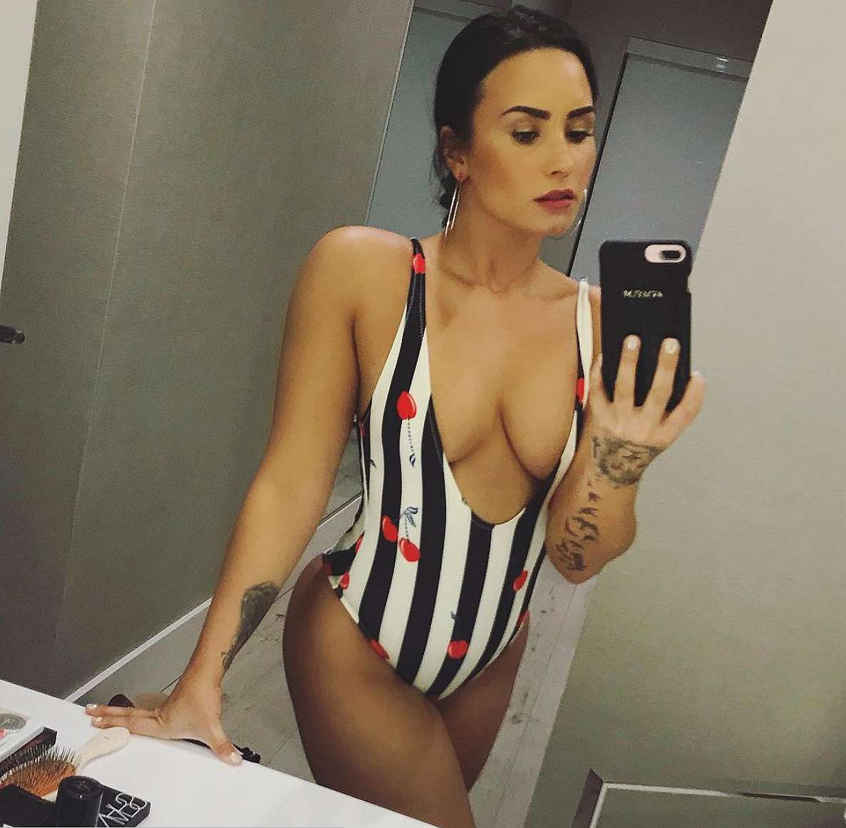 Demi Lovato Swimsuit Photoshoot Wallpapers