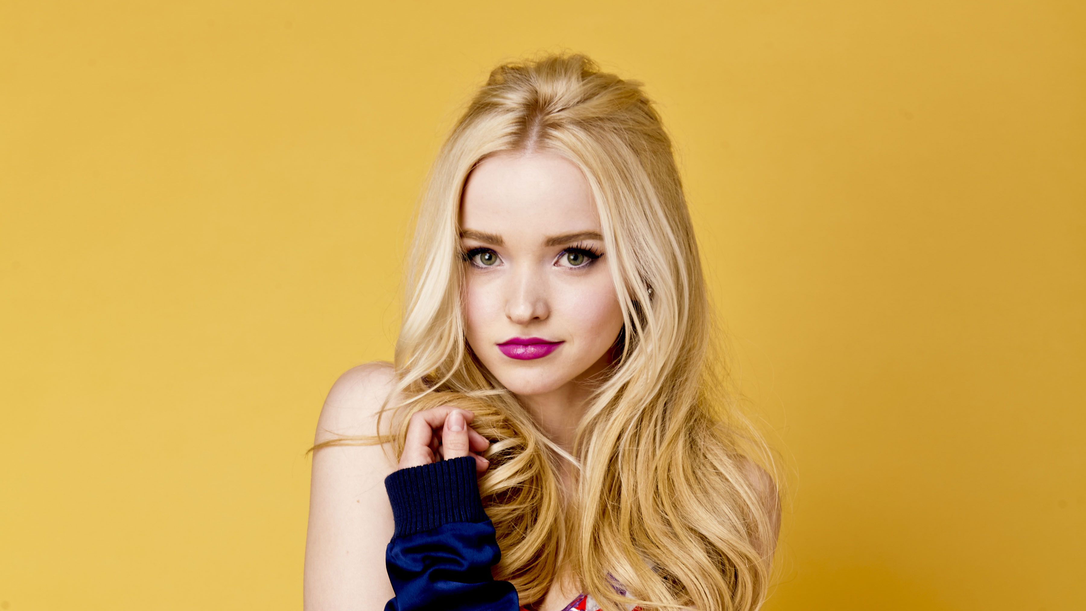 Dove Cameron Wallpapers