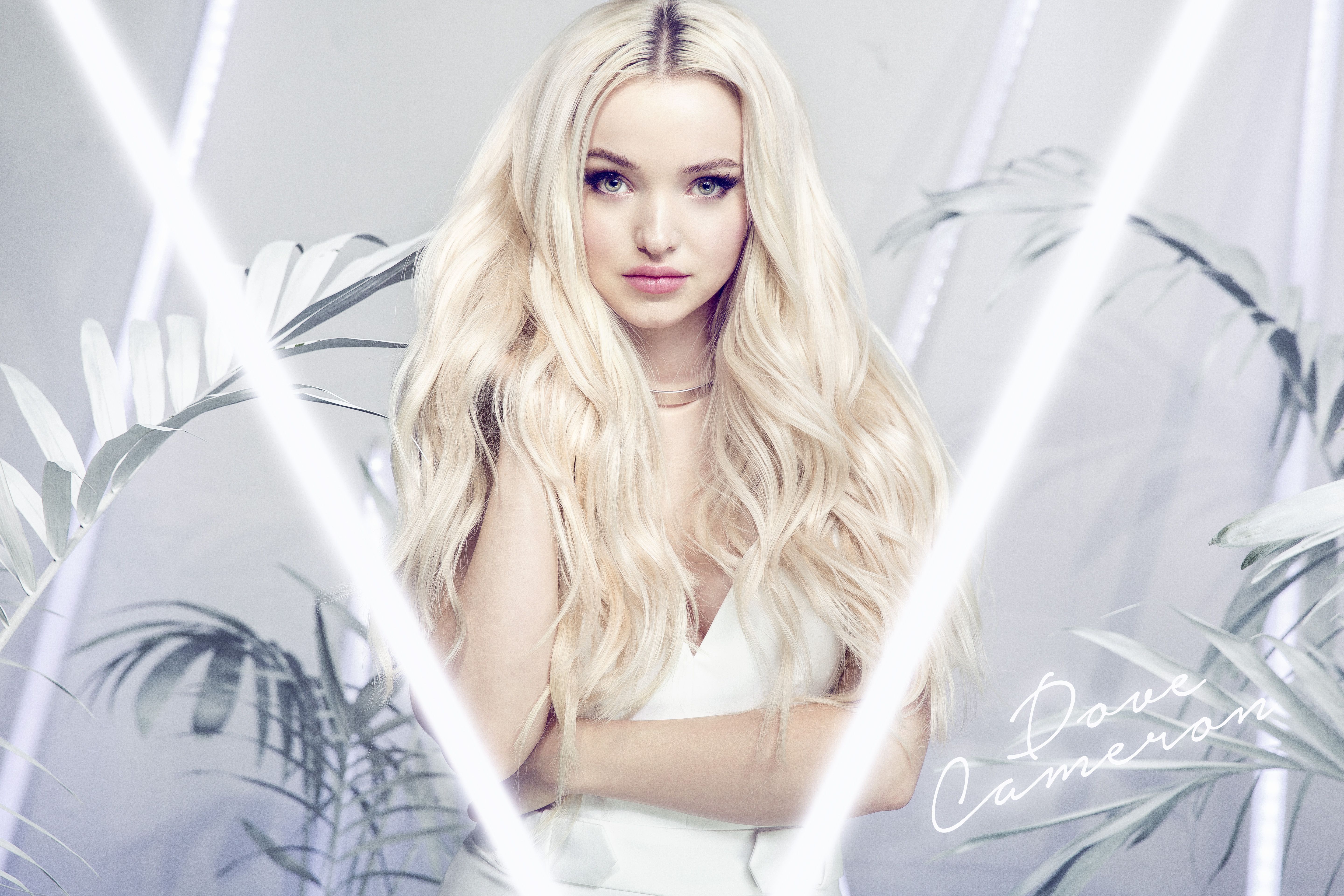 Dove Cameron Wallpapers