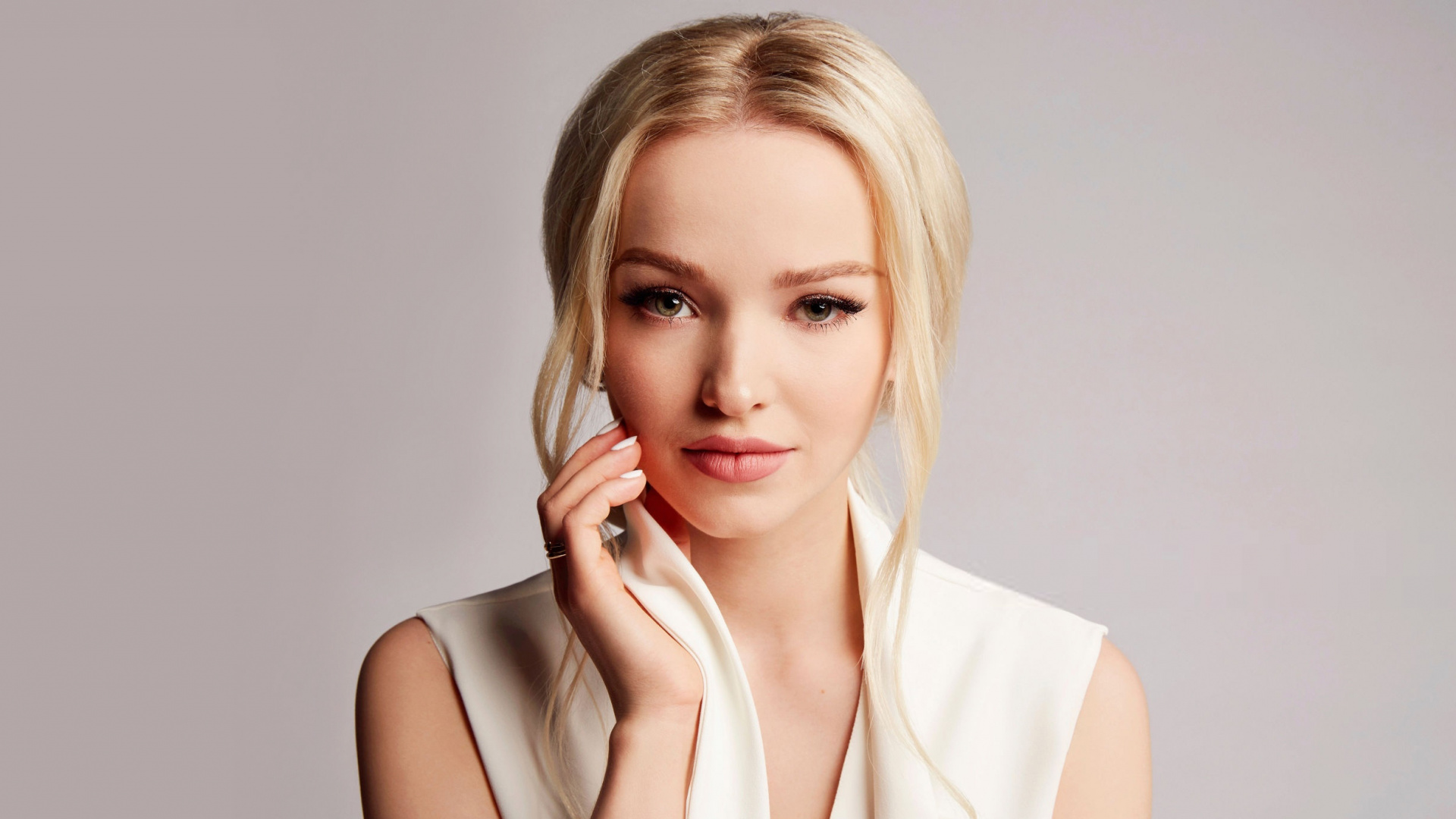 Dove Cameron Wallpapers