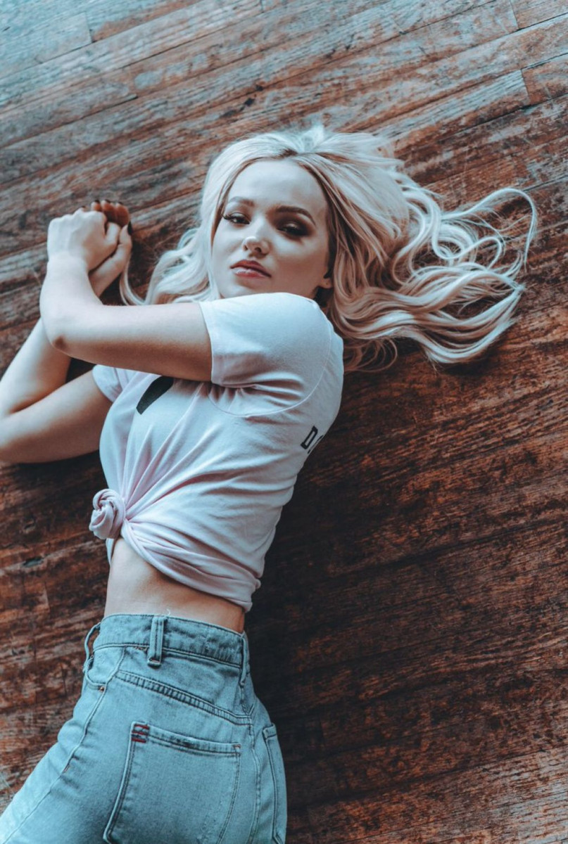 Dove Cameron Wallpapers