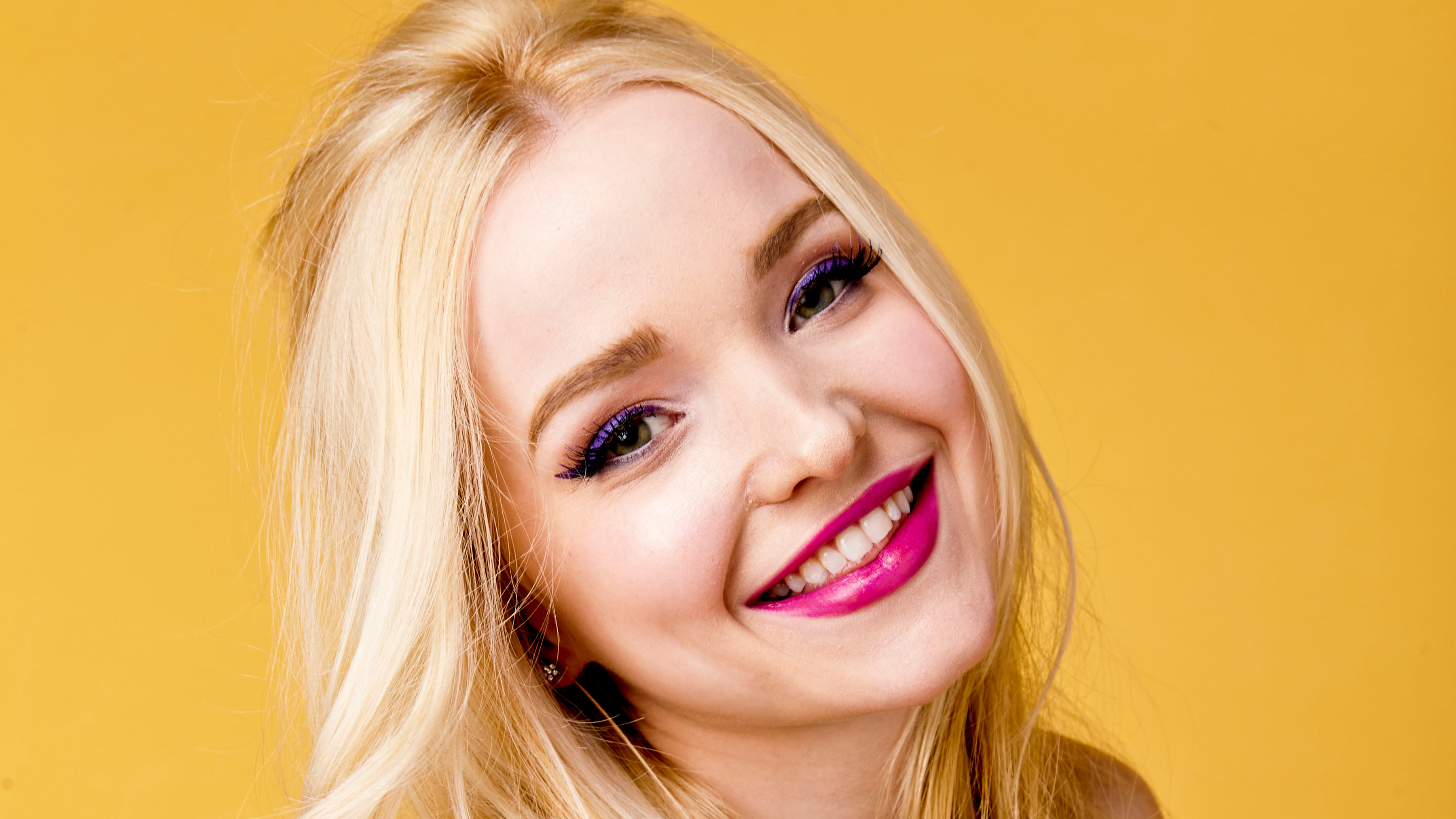 Dove Cameron Face Wallpapers