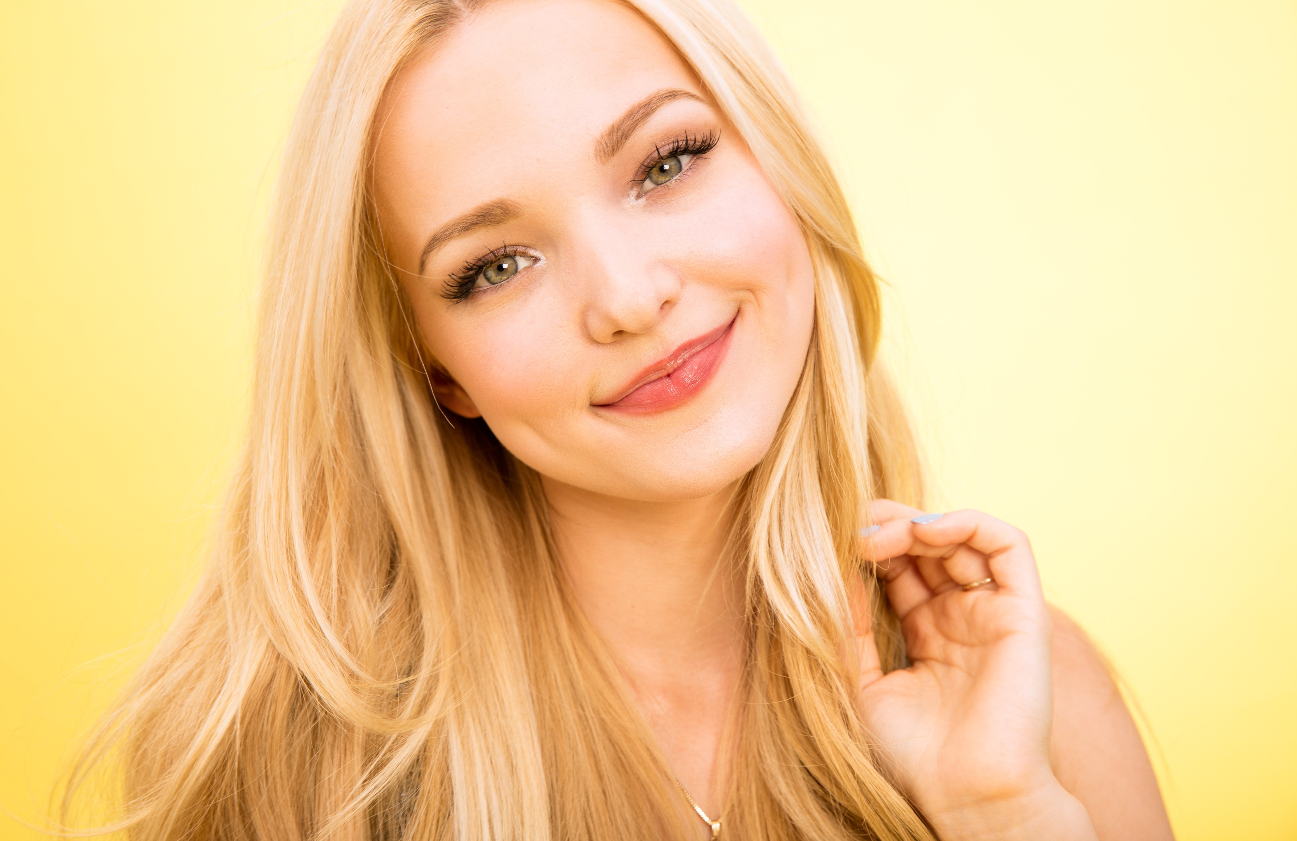 Dove Cameron Face Wallpapers