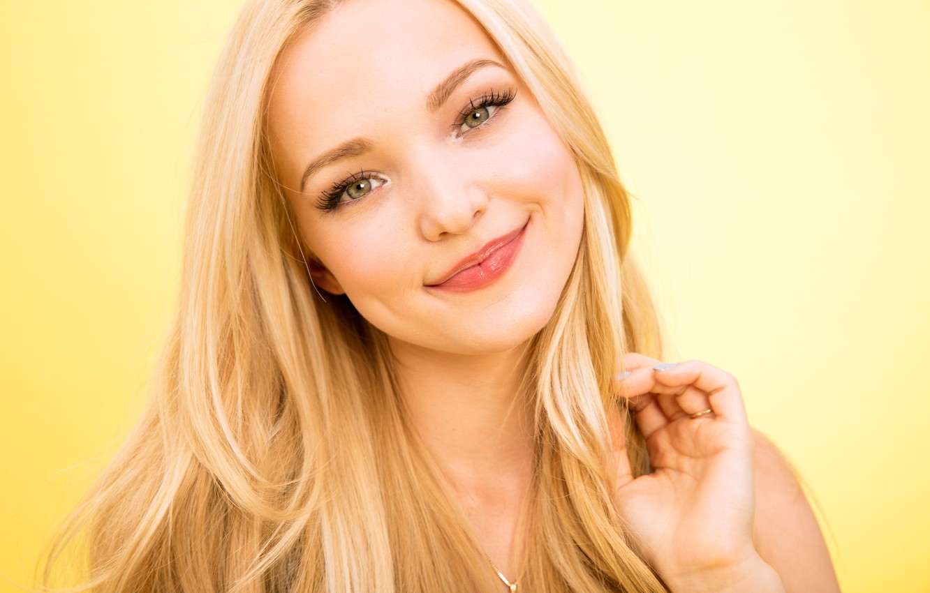 Dove Cameron Smile Wallpapers