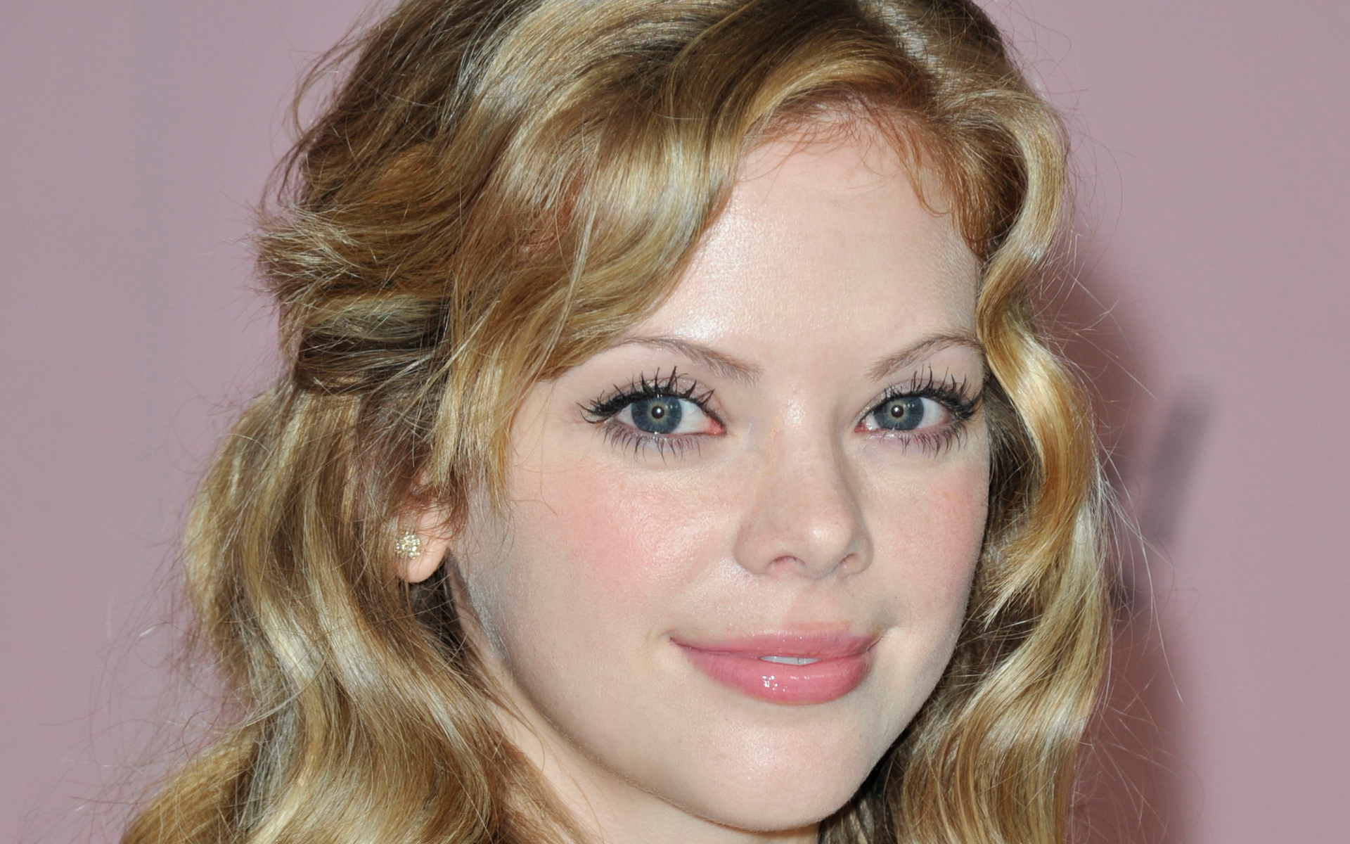 Dreama Walker Wallpapers