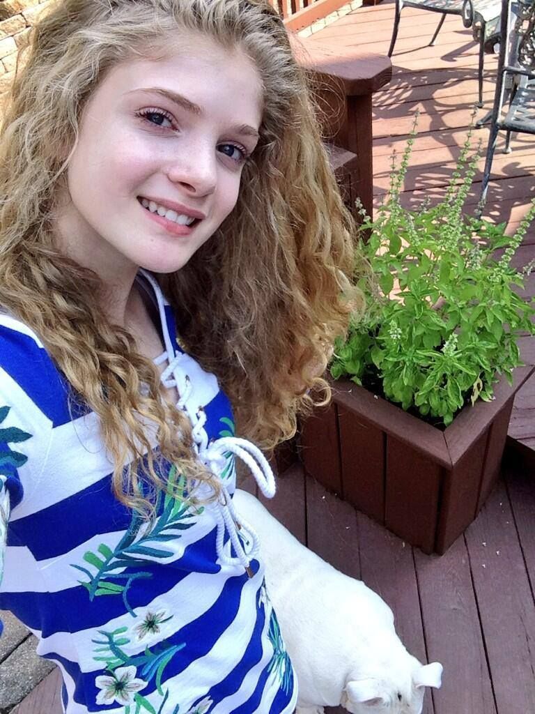 Elena Kampouris Portrait Wallpapers