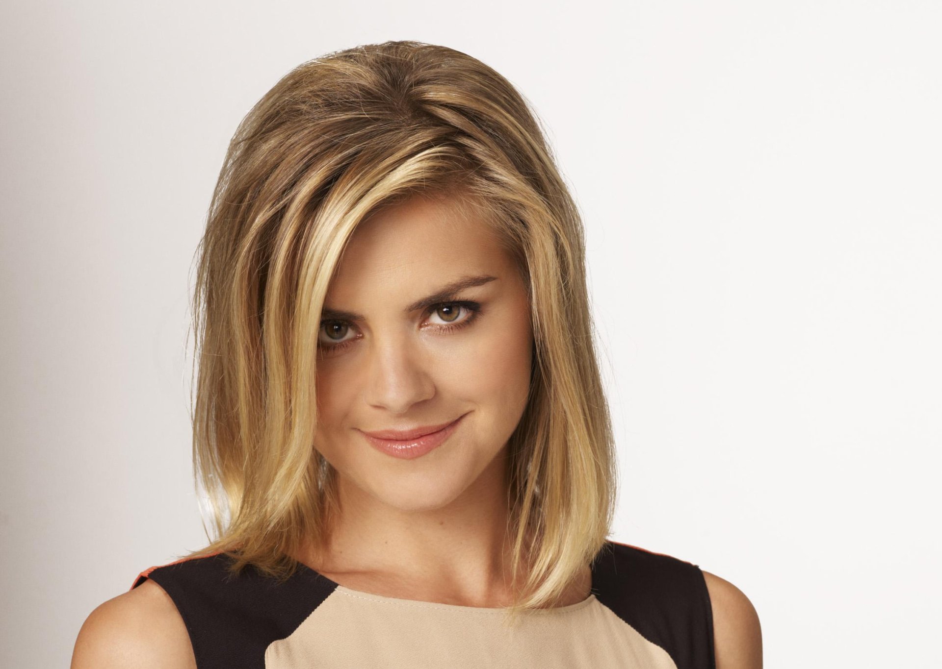 Eliza Coupe Wallpapers