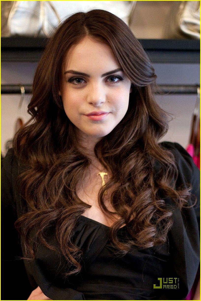 Elizabeth Gillies Close Up Wallpapers