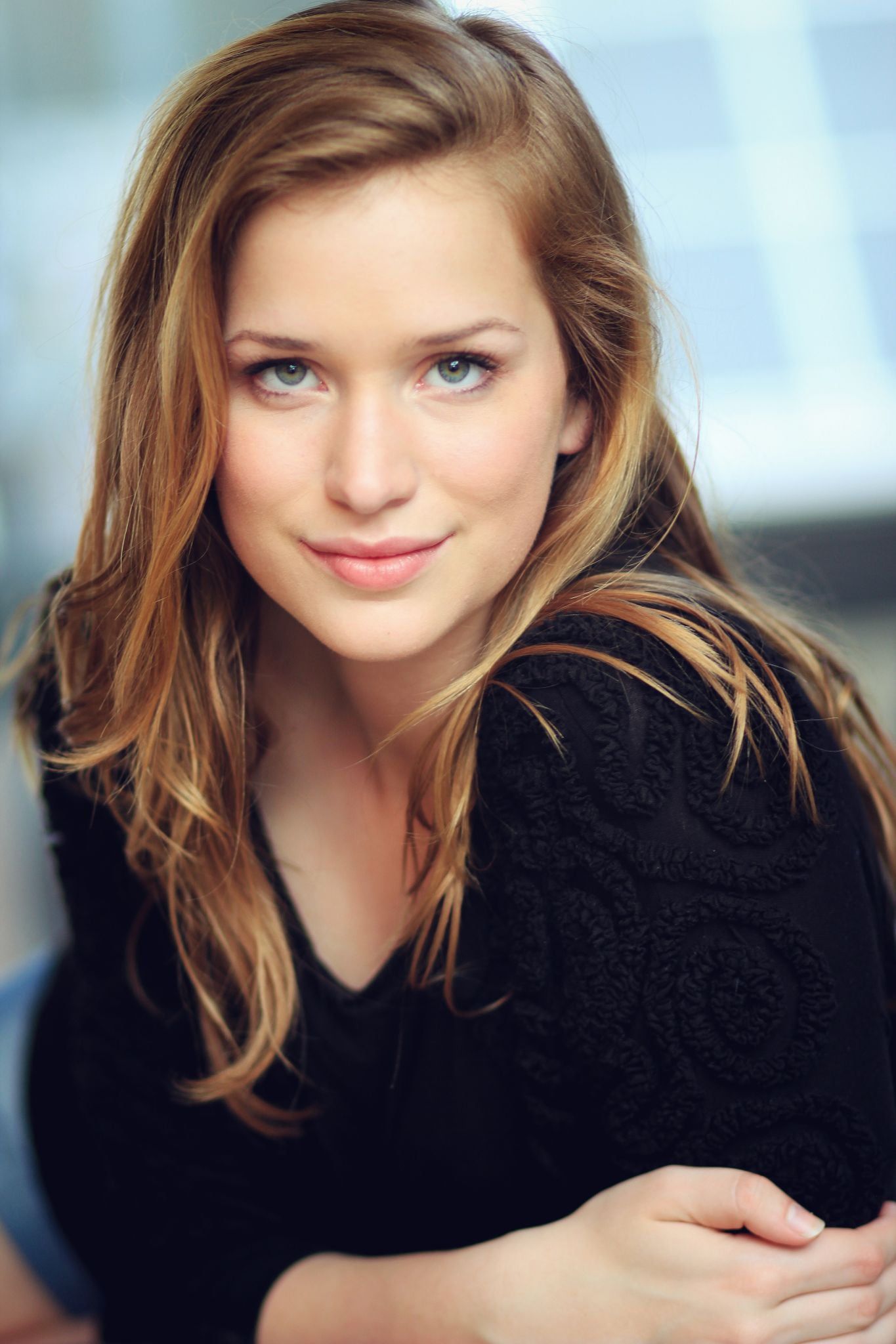 Elizabeth Lail Actress Wallpapers