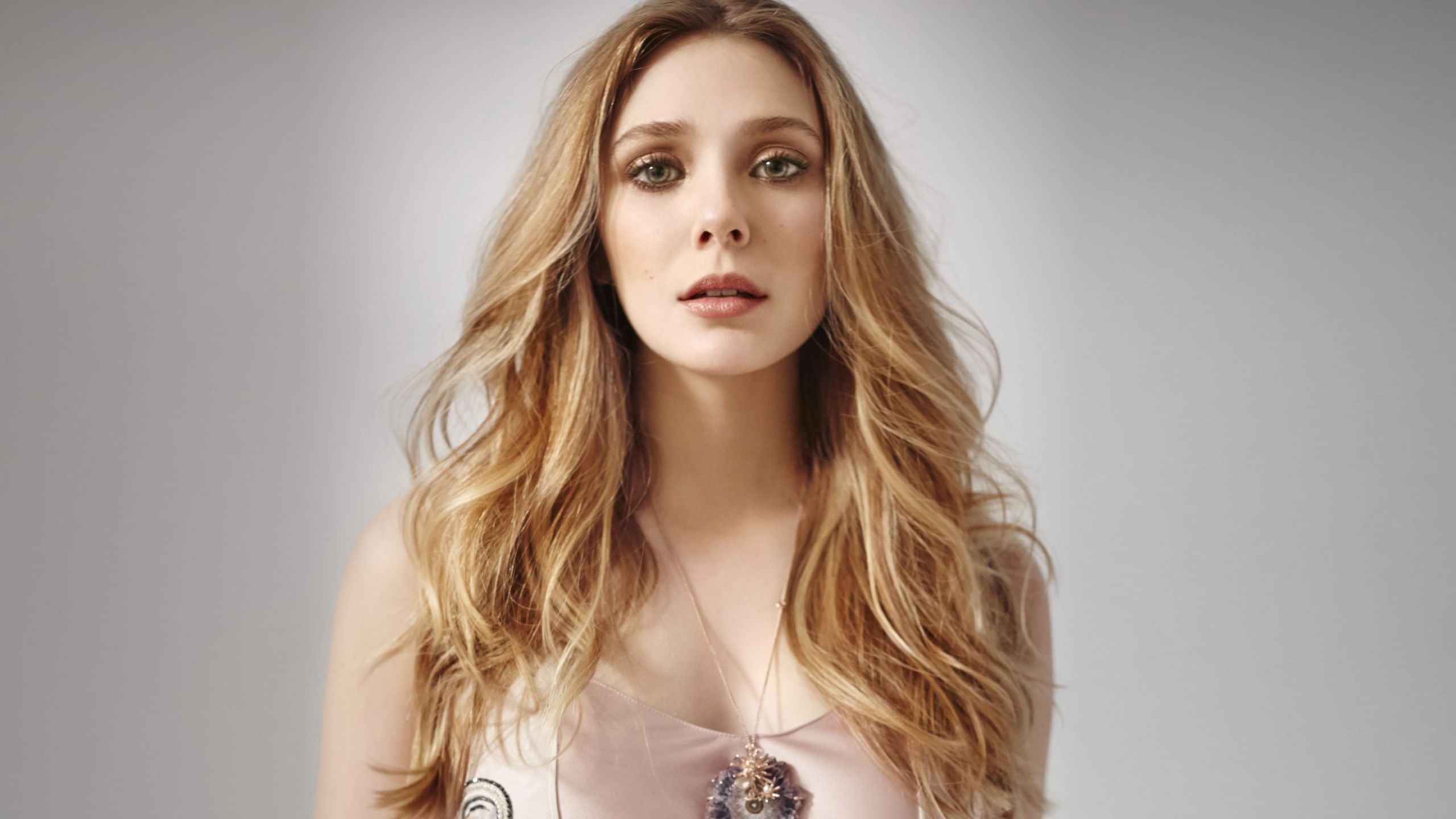 Elizabeth Olsen Beautiful Monochrome Wallpapers