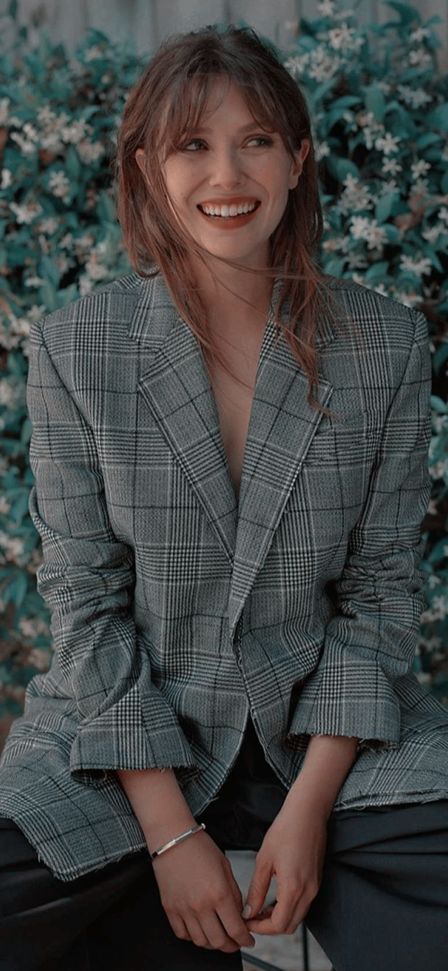Elizabeth Olsen Black Outfit Wallpapers
