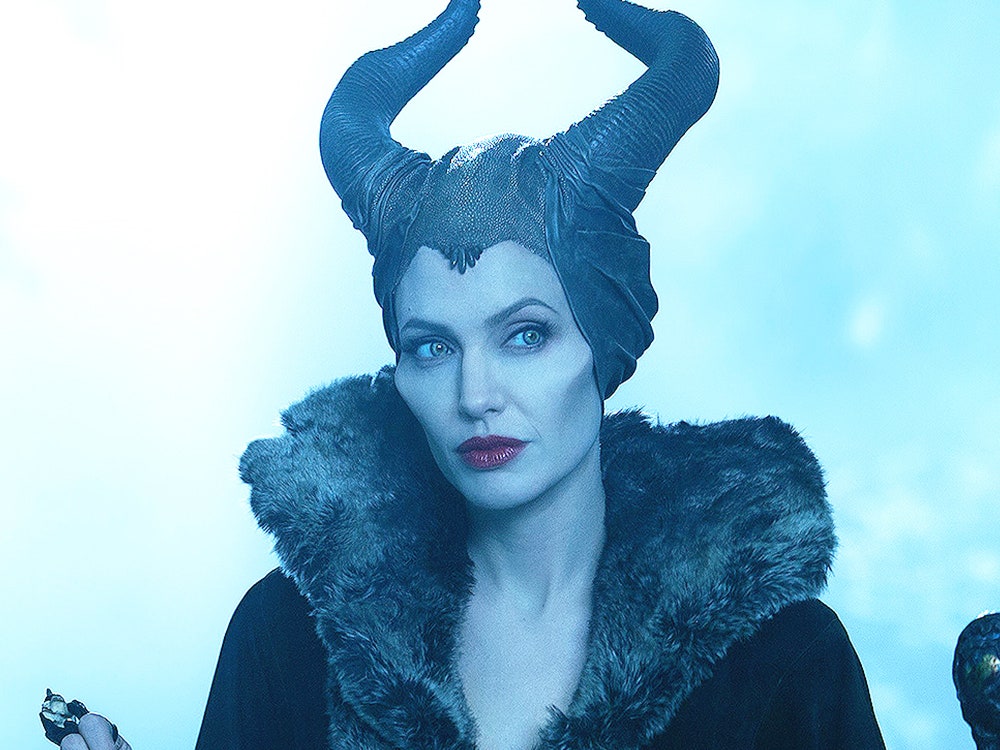 Elle Fanning As Maleficent Cosplay with Angelina Jolie Wallpapers