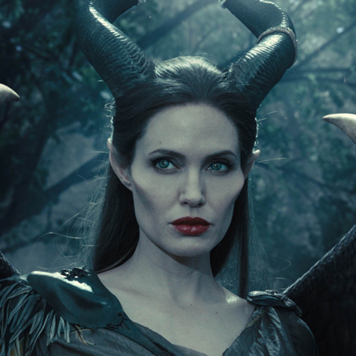 Elle Fanning As Maleficent Cosplay with Angelina Jolie Wallpapers